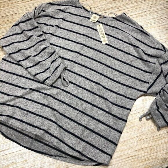 T-67~ Alkamy Womens super soft Pullover Sweater Gray Stripe Stretch Plus 1X - Picture 1 of 4
